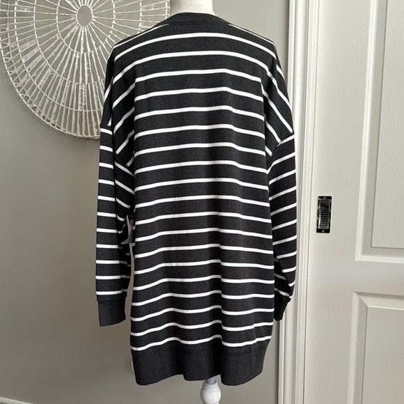 Old Navy Gray and White Striped Oversized Side Slit Crew Neck Sweater - Picture 3 of 10
